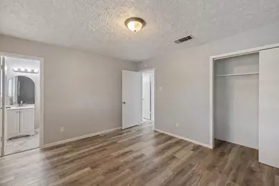 66 W Mountain Creek Drive, Grand Prairie, TX 75052 - Photo 7