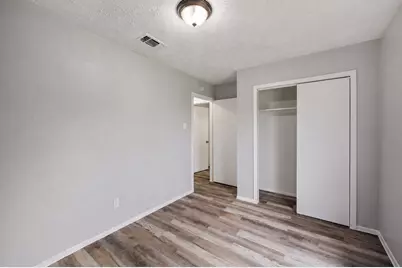 66 W Mountain Creek Drive, Grand Prairie, TX 75052 - Photo 9