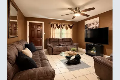 819 N Cooper Street, Arlington, TX 76011 - Photo 3