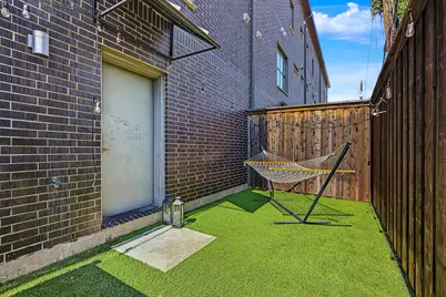 2310 N Fitzhugh Avenue #40, Dallas, TX 75204 - Photo 15