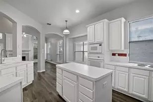 204 Arbor Creek Dr, Euless, TX 76039 - Photo 13