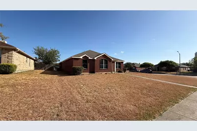 1815 Shanna Drive, Lancaster, TX 75134 - Photo 3