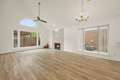 800 Fallen Leaf Court, Irving, TX 75063 - Photo 5