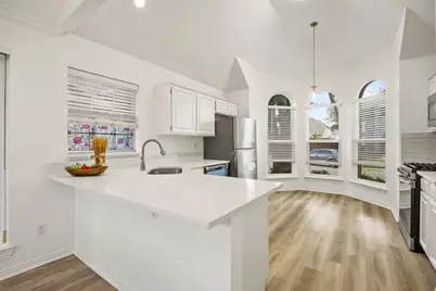 800 Fallen Leaf Court, Irving, TX 75063 - Photo 11