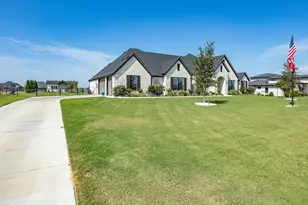 317 Kenyon Ct, Granbury, TX 76049 - Photo 3
