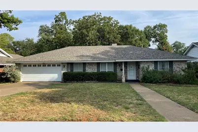 105 W Lilly Lane, Arlington, TX 76010 - Photo 1