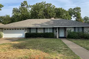 105 W Lilly Ln, Arlington, TX 76010 - Photo 1