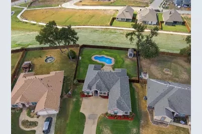 810 Woodcrest Drive, Ennis, TX 75119 - Photo 31