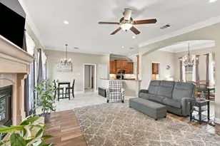 810 Woodcrest Dr, Ennis, TX 75119 - Photo 7