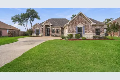 810 Woodcrest Drive, Ennis, TX 75119 - Photo 1