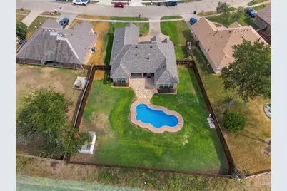 810 Woodcrest Drive, Ennis, TX 75119 - Photo 33