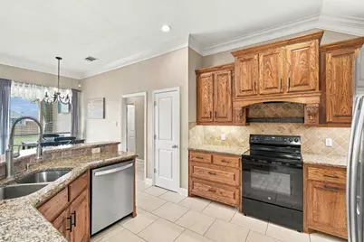 810 Woodcrest Drive, Ennis, TX 75119 - Photo 11