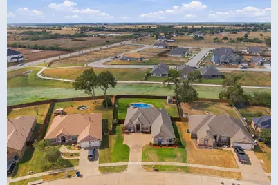810 Woodcrest Drive, Ennis, TX 75119 - Photo 35