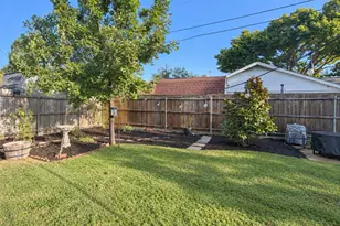 2701 Briarcliff Dr, Irving, TX 75062 - Photo 11