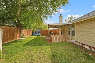 4702 Grovetree Ln, Garland, TX 75043 - Photo 3
