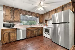 1204 W 4th St, McGregor, TX 76657 - Photo 5