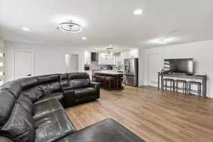 10 Beverly Ct, Bedford, TX 76022 - Photo 7