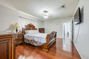718 Southridge Ct, Grand Prairie, TX 75052 - Photo 7