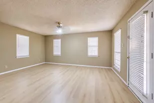 718 Southridge Ct, Grand Prairie, TX 75052 - Photo 11