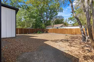 3901 Hamilton Ave, Dallas, TX 75210 - Photo 23