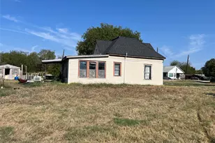 1 S 1st Street W, Mount Calm, TX 76673 - Photo 3