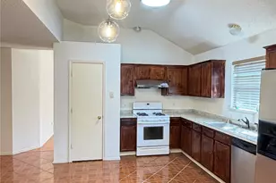 6006 Brook Forest Dr, Arlington, TX 76018 - Photo 9