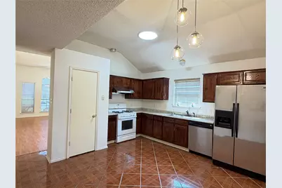 6006 Brook Forest Drive, Arlington, TX 76018 - Photo 11