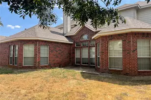 2740 Eastland Dr, Grand Prairie, TX 75052 - Photo 37