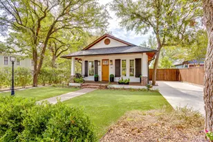 119 W Bluff St, Granbury, TX 76048 - Photo 35