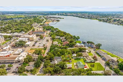 119 W Bluff Street, Granbury, TX 76048 - Photo 13