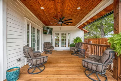 119 W Bluff Street, Granbury, TX 76048 - Photo 7