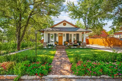119 W Bluff Street, Granbury, TX 76048 - Photo 3