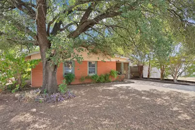 811 Phillips Street, Cleburne, TX 76033 - Photo 3