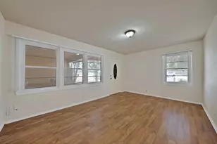811 Phillips St, Cleburne, TX 76033 - Photo 5
