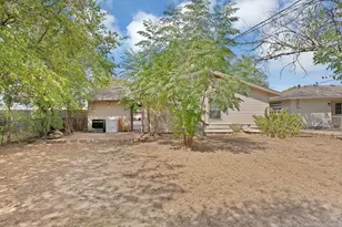 811 Phillips St, Cleburne, TX 76033 - Photo 23
