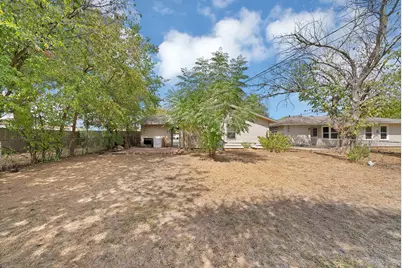 811 Phillips Street, Cleburne, TX 76033 - Photo 25