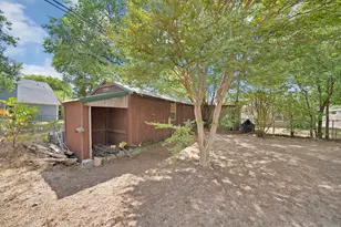 811 Phillips St, Cleburne, TX 76033 - Photo 27