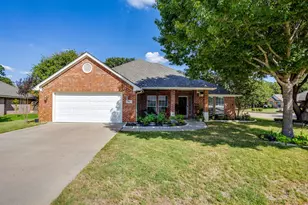 853 Royal Oak Ln, Burleson, TX 76028 - Photo 1