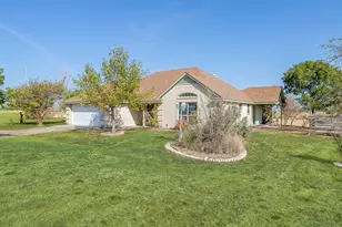 122 Blue Castle Ct, Weatherford, TX 76088 - Photo 3