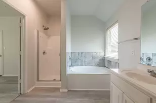 912 Hidden Oaks Dr, Burleson, TX 76028 - Photo 13