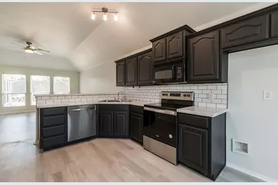 912 Hidden Oaks Drive, Burleson, TX 76028 - Photo 5