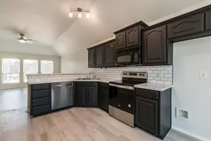 912 Hidden Oaks Dr, Burleson, TX 76028 - Photo 5