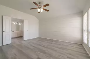 912 Hidden Oaks Dr, Burleson, TX 76028 - Photo 9