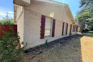 7116 Chinaberry Rd, Dallas, TX 75249 - Photo 3