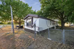 1206 Toby St, Alvarado, TX 76009 - Photo 1