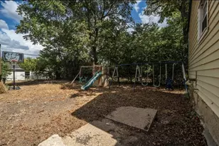129 Victory Dr, Beverly Hills, TX 76711 - Photo 23
