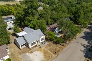 129 Victory Dr, Beverly Hills, TX 76711 - Photo 29
