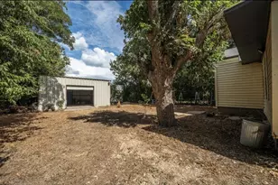 129 Victory Dr, Beverly Hills, TX 76711 - Photo 21
