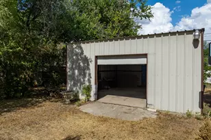129 Victory Dr, Beverly Hills, TX 76711 - Photo 25