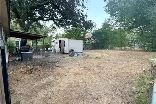 607 N Norma Dr, Lacy Lakeview, TX 76705 - Photo 5